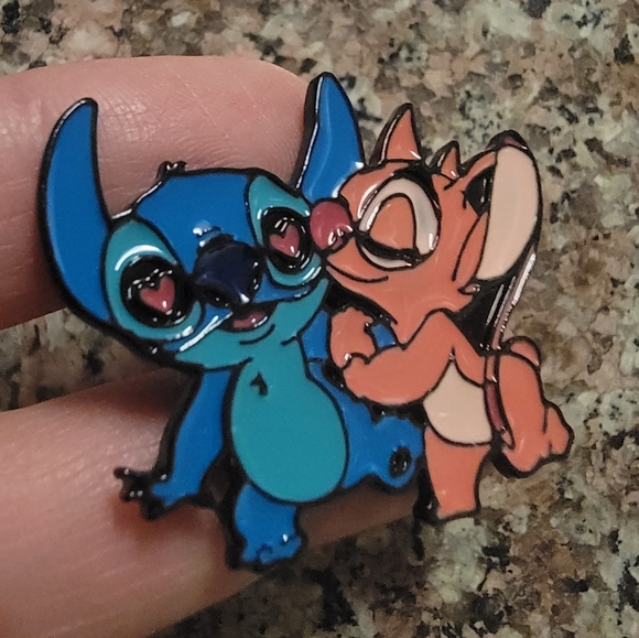 Lilo & Stitch - Angel In Love Enamel Pin - Picture 2 of 4